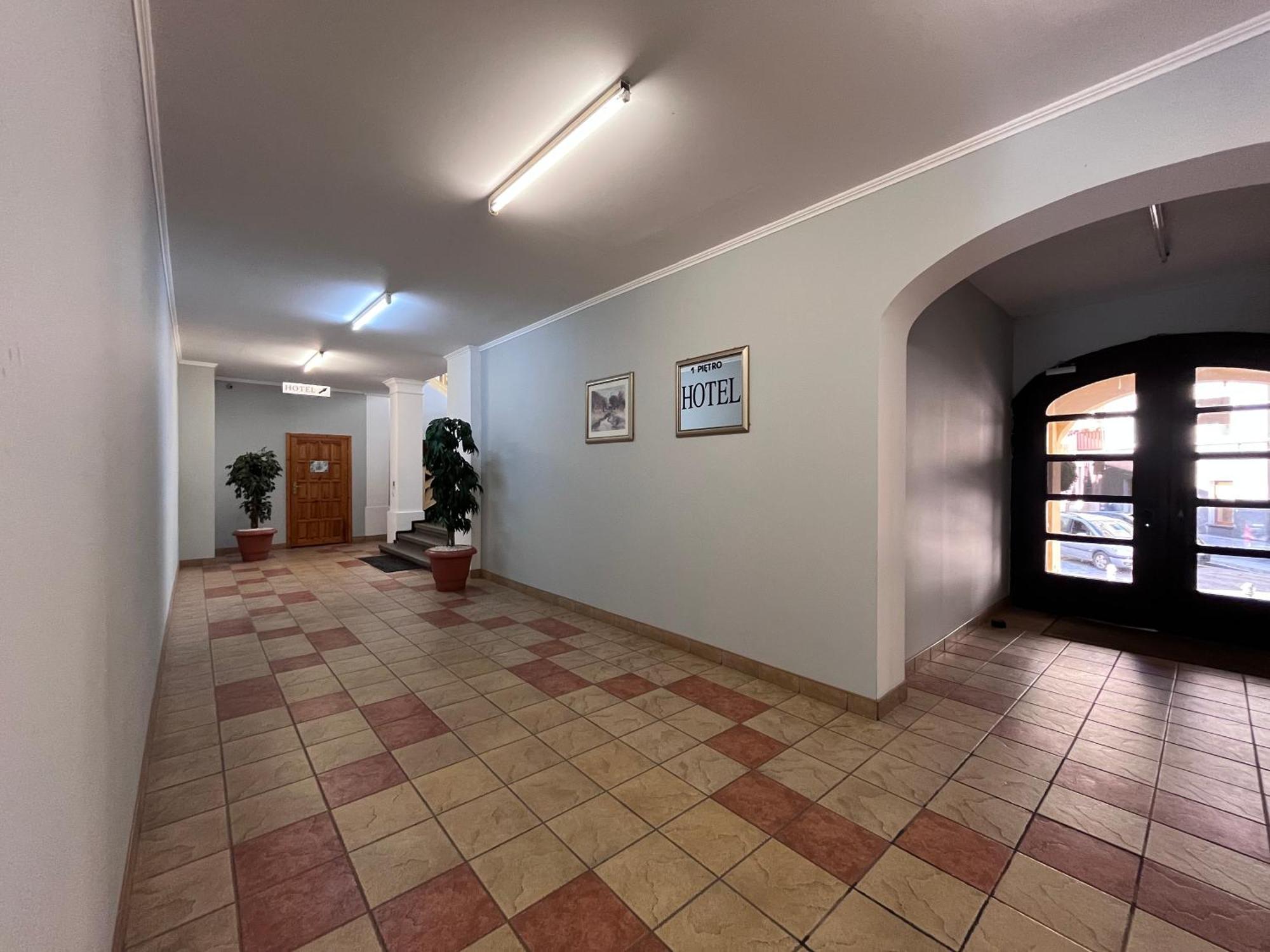 Hotel Polonia Namysłów エクステリア 写真