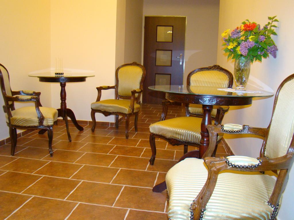 Hotel Polonia Namysłów エクステリア 写真